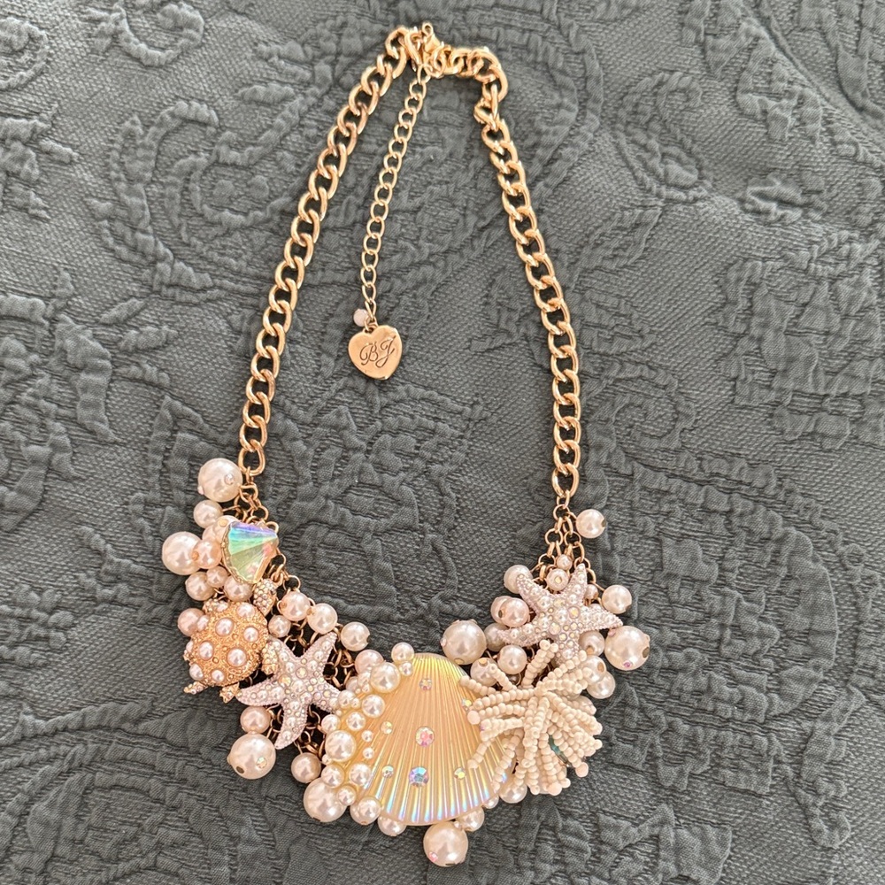 Betsy Johnson Surfmaid iridescent Starfish and Shell Necklace